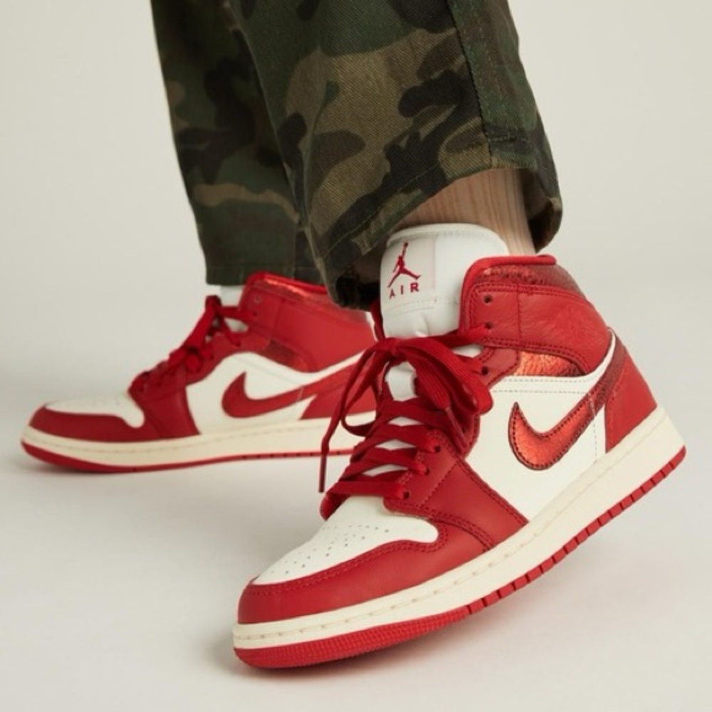 Air Jordan 1 Mid SE ( box without lid ) - Picture 2 of 10